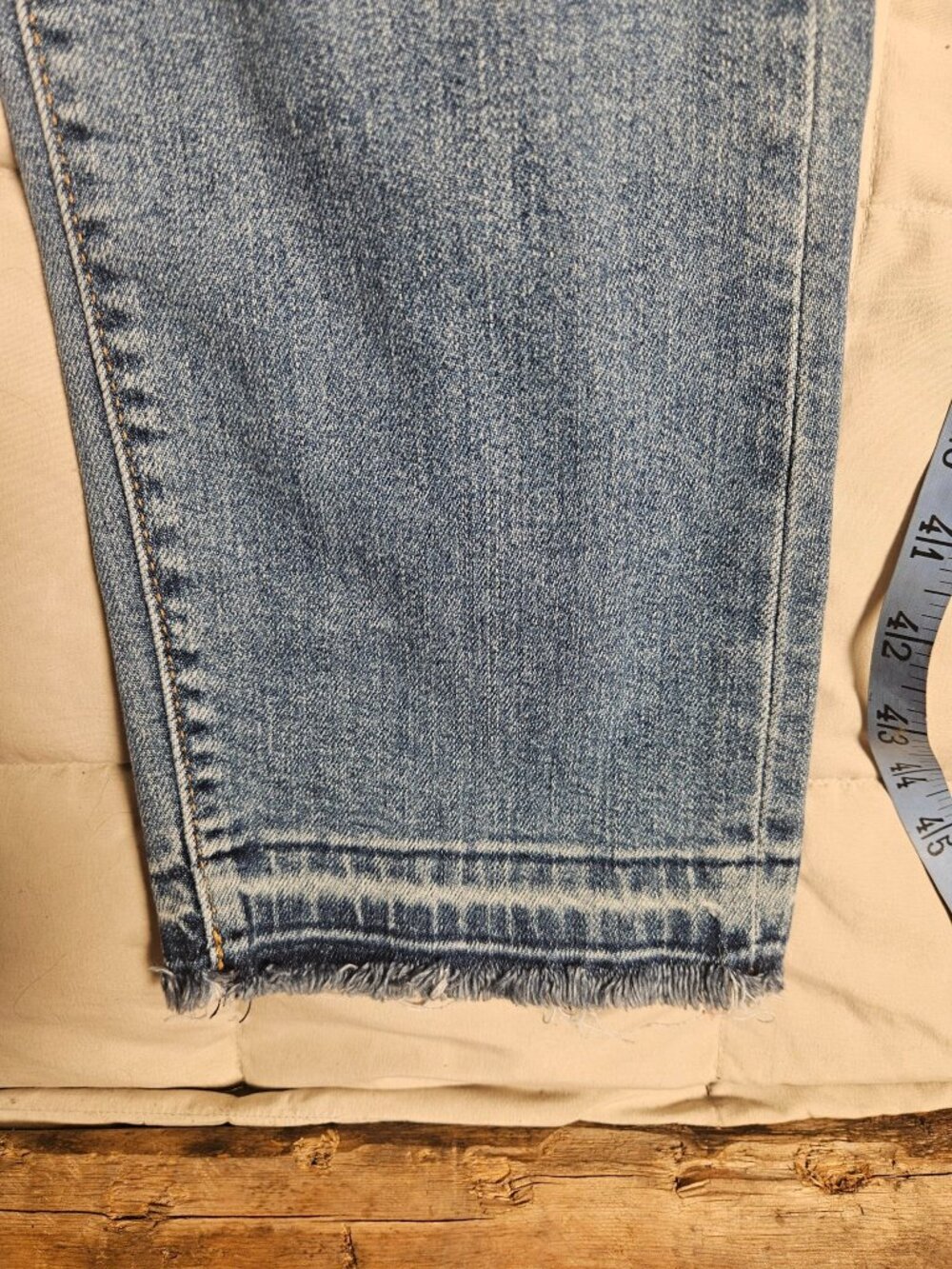 Levi's Wedgie Straight Jeans Women's 27 Medium Wash Frayed Hem